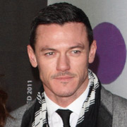 Luke Evans Height in cm, Meter, Feet and Inches, Age, Bio